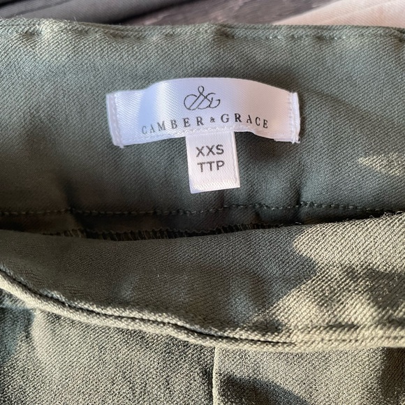 Capris and Crop pants - Picture 4 of 7